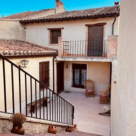 Calderon De Medina L, Ll Y Lll Country house